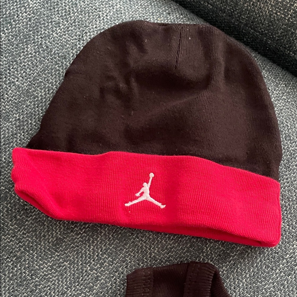 Jordan 3-Piece Set - Black, Red, and White 6-12months - Picture 5 of 7